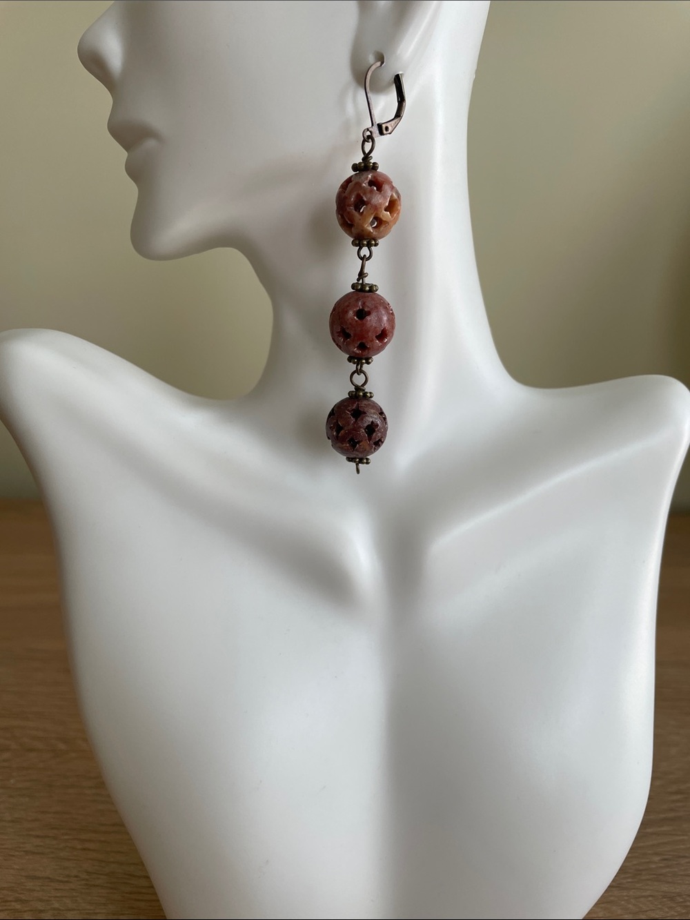 HAND CRAFTED CARVED SOAPSTONE TIERED BOHO BALL DROP DANGLE EARRINGS - Picture 3 of 12